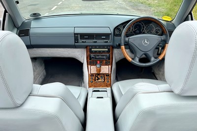 Lot 32 - 1999 Mercedes-Benz SL 320