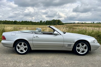 Lot 32 - 1999 Mercedes-Benz SL 320