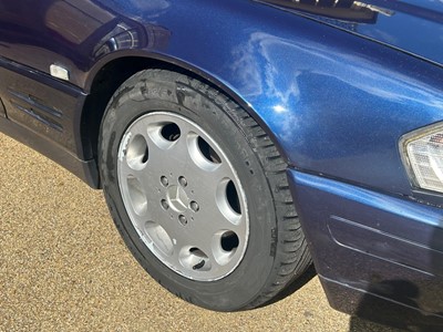 Lot 46 - 1996 Mercedes-Benz SL 320