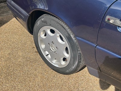 Lot 46 - 1996 Mercedes-Benz SL 320