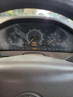 Lot 46 - 1996 Mercedes-Benz SL 320