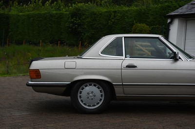Lot 9 - 1986 Mercedes-Benz 500 SL