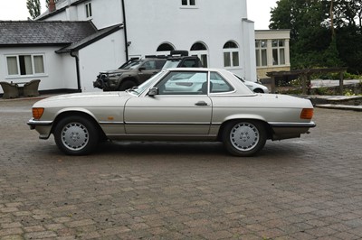 Lot 9 - 1986 Mercedes-Benz 500 SL
