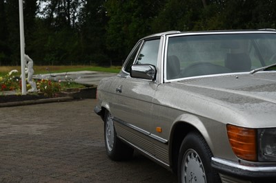 Lot 9 - 1986 Mercedes-Benz 500 SL