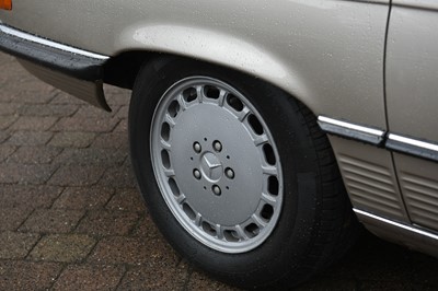 Lot 9 - 1986 Mercedes-Benz 500 SL
