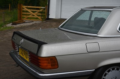 Lot 9 - 1986 Mercedes-Benz 500 SL
