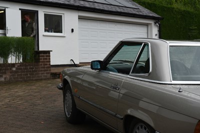 Lot 9 - 1986 Mercedes-Benz 500 SL