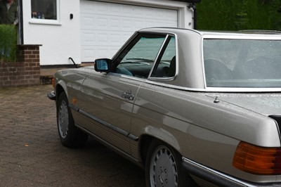 Lot 9 - 1986 Mercedes-Benz 500 SL