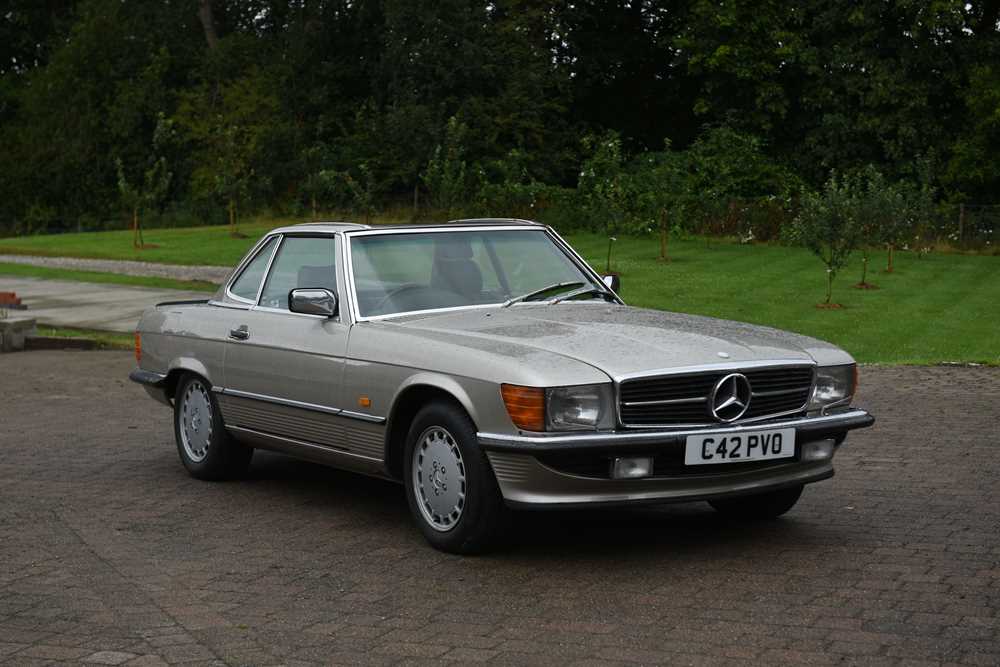 Lot 9 - 1986 Mercedes-Benz 500 SL
