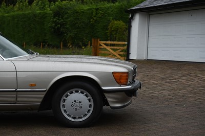 Lot 9 - 1986 Mercedes-Benz 500 SL