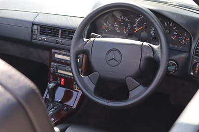 Lot 64 - 1997 Mercedes-Benz SL320
