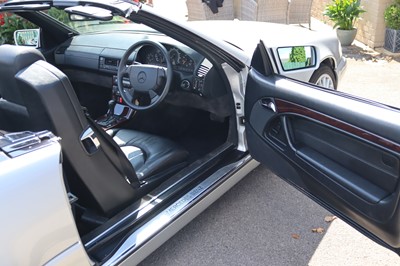 Lot 64 - 1997 Mercedes-Benz SL320