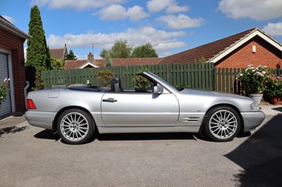 Lot 64 - 1997 Mercedes-Benz SL320