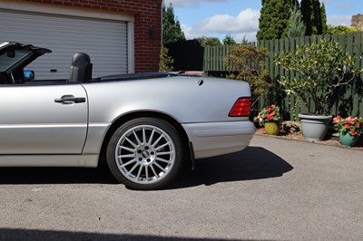 Lot 64 - 1997 Mercedes-Benz SL320