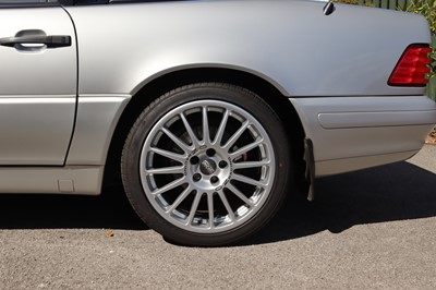 Lot 64 - 1997 Mercedes-Benz SL320