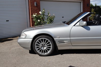 Lot 64 - 1997 Mercedes-Benz SL320