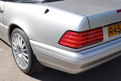 Lot 64 - 1997 Mercedes-Benz SL320