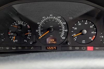 Lot 64 - 1997 Mercedes-Benz SL320