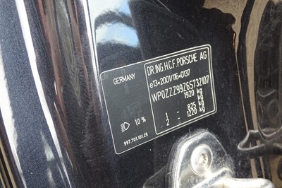 Lot 111 - 2005 Porsche 911 Carrera 4S