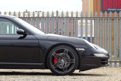 Lot 111 - 2005 Porsche 911 Carrera 4S