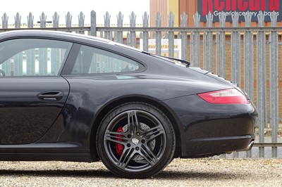 Lot 111 - 2005 Porsche 911 Carrera 4S