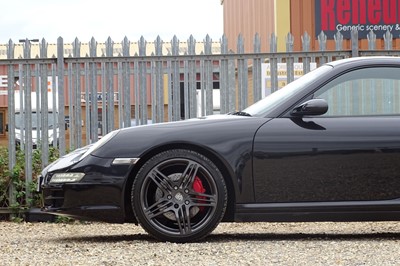 Lot 111 - 2005 Porsche 911 Carrera 4S