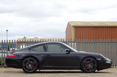 Lot 111 - 2005 Porsche 911 Carrera 4S