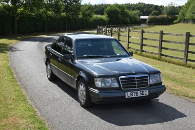 Lot 59 - 1993 Mercedes-Benz E220 Saloon