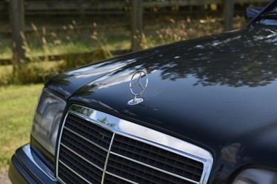 Lot 59 - 1993 Mercedes-Benz E220 Saloon