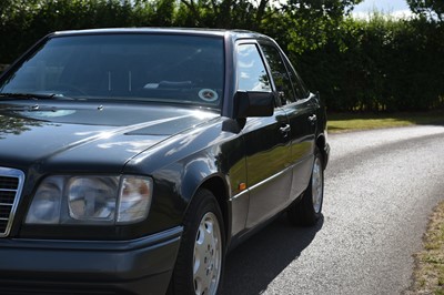 Lot 59 - 1993 Mercedes-Benz E220 Saloon