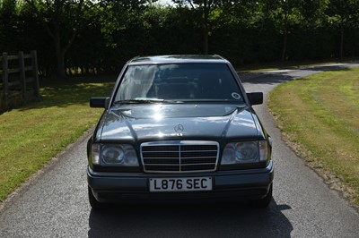 Lot 59 - 1993 Mercedes-Benz E220 Saloon
