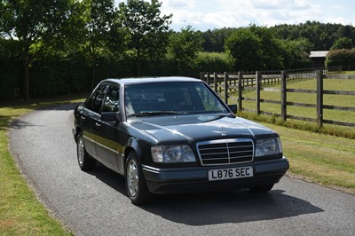 Lot 59 - 1993 Mercedes-Benz E220 Saloon