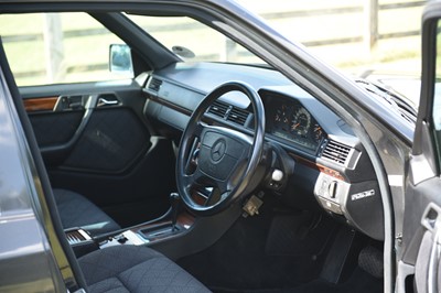 Lot 59 - 1993 Mercedes-Benz E220 Saloon