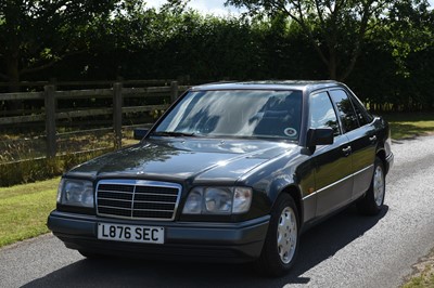Lot 59 - 1993 Mercedes-Benz E220 Saloon