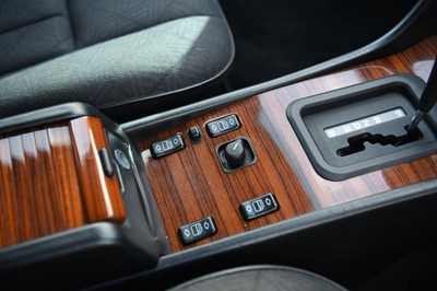 Lot 59 - 1993 Mercedes-Benz E220 Saloon