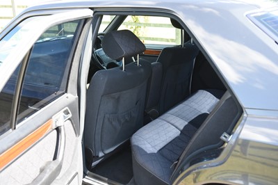 Lot 59 - 1993 Mercedes-Benz E220 Saloon