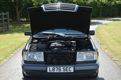 Lot 59 - 1993 Mercedes-Benz E220 Saloon
