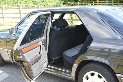 Lot 59 - 1993 Mercedes-Benz E220 Saloon
