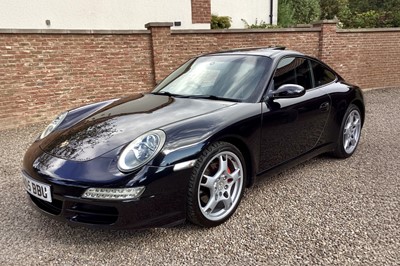 Lot 26 - 2005 Porsche 911 Carrera