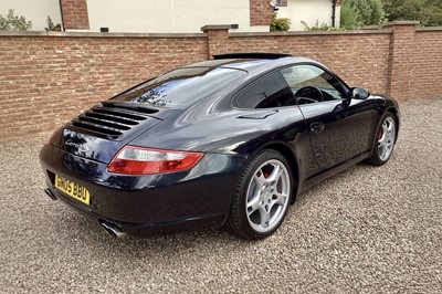 Lot 26 - 2005 Porsche 911 Carrera
