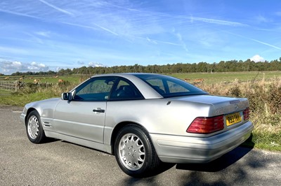 Lot 28 - 1998 Mercedes-Benz SL 320