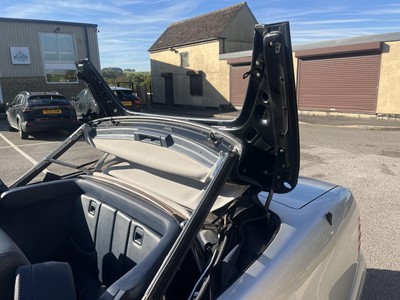 Lot 28 - 1998 Mercedes-Benz SL 320