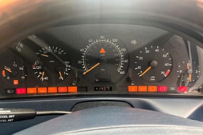 Lot 28 - 1998 Mercedes-Benz SL 320