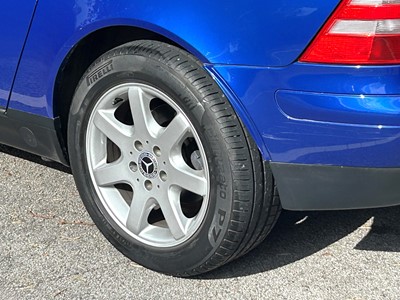 Lot 18 - 1998 Mercedes-Benz SLK 230