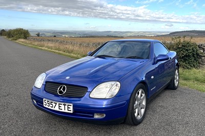 Lot 18 - 1998 Mercedes-Benz SLK 230