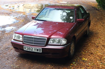Lot 152 - 1998 Mercedes-Benz C180 Elegance