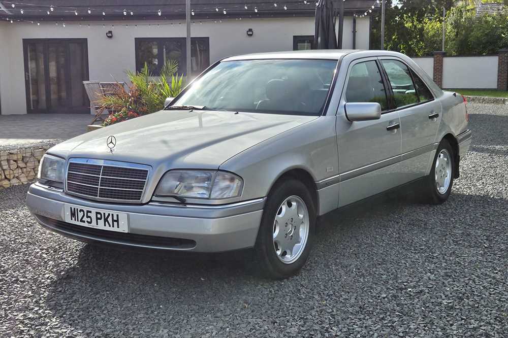 Lot 162 - 1995 Mercedes-Benz C280 Elegance