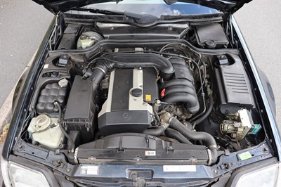 Lot 10 - 1996 Mercedes-Benz SL 320