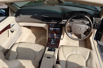 Lot 10 - 1996 Mercedes-Benz SL 320