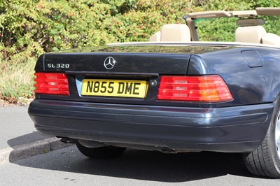 Lot 10 - 1996 Mercedes-Benz SL 320